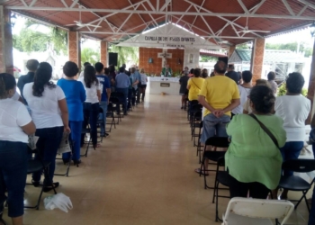 Rinden homenaje luctuoso a los jefes de familia en su día