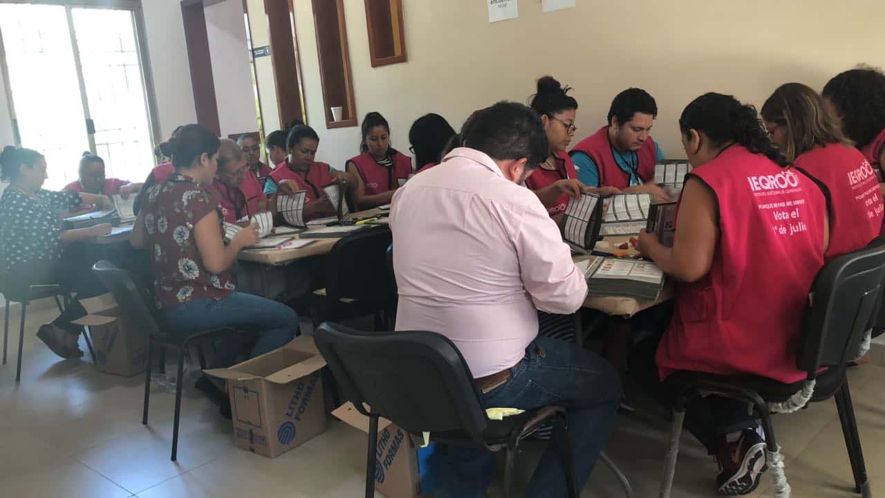 Inicia conteo, sellado y agrupamiento de boletas electorales en Consejos Municipales de Q. Roo