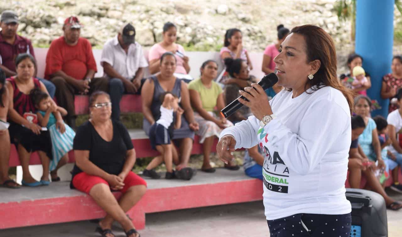 Mantiene Cora Amalia campaña de diálogo directo con los ciudadanos de comunidades