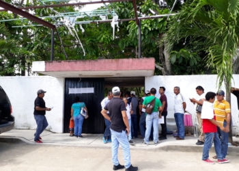 Bajo sendos cuestionamientos, cierra Oficialía Mayor enajenación de vehículos