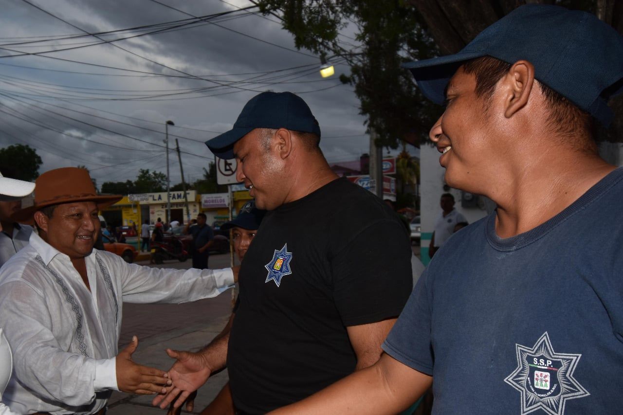 Capacitación, vehículos y equipamiento para los policías: Erik Borges