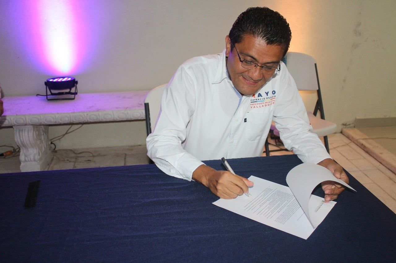 Firma Eufracio Osorio Pacto en favor de la Primera Infancia