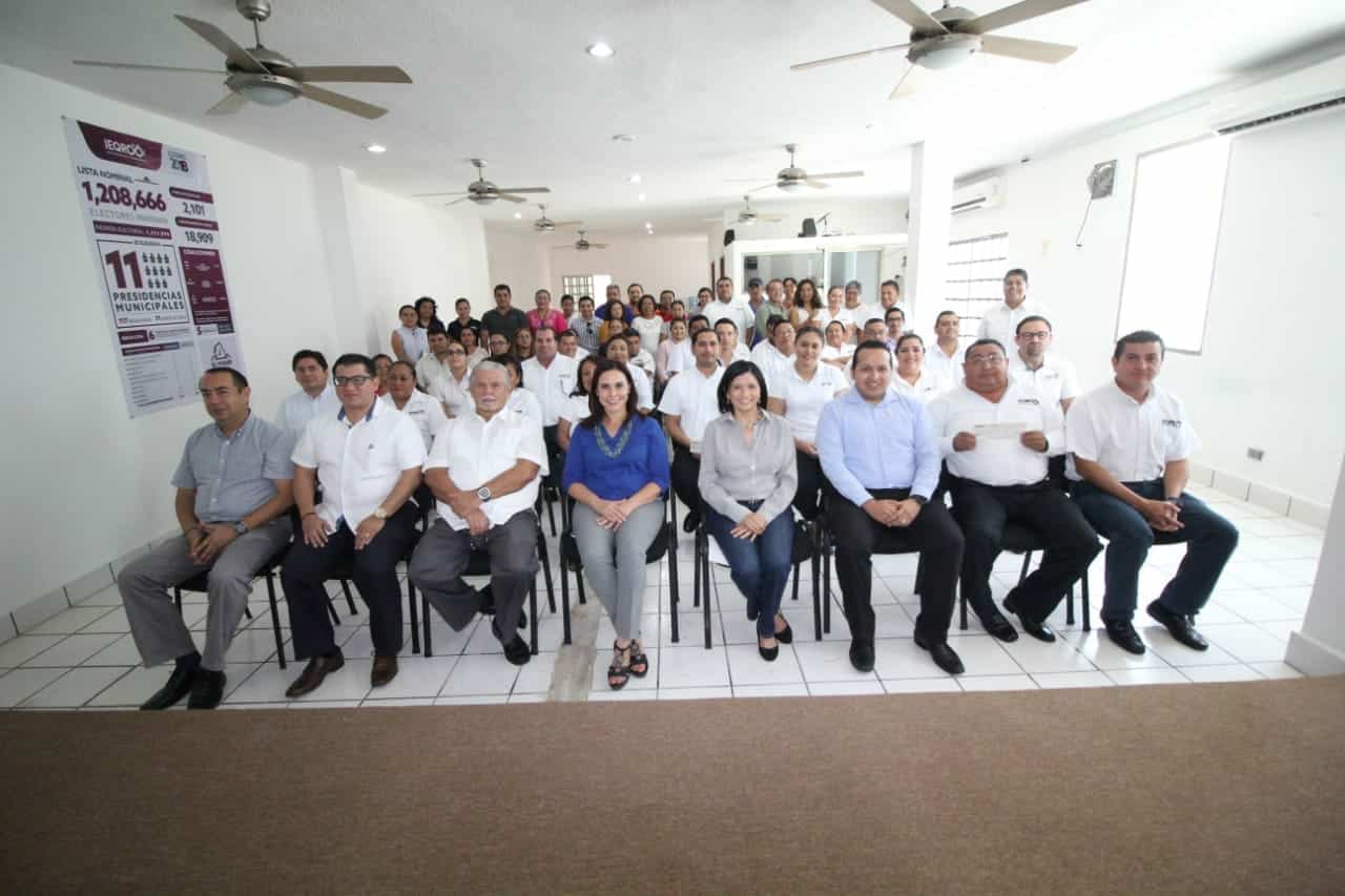 Reconocen a servidores electorales con 15, 20 y 25 años de servicio