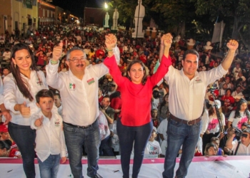 Con multitudinario evento, cierra campaña Leonel Escalante