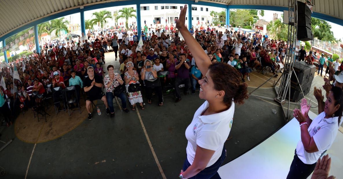 Recibe Leslie el apoyo de Lázaro Cárdenas
