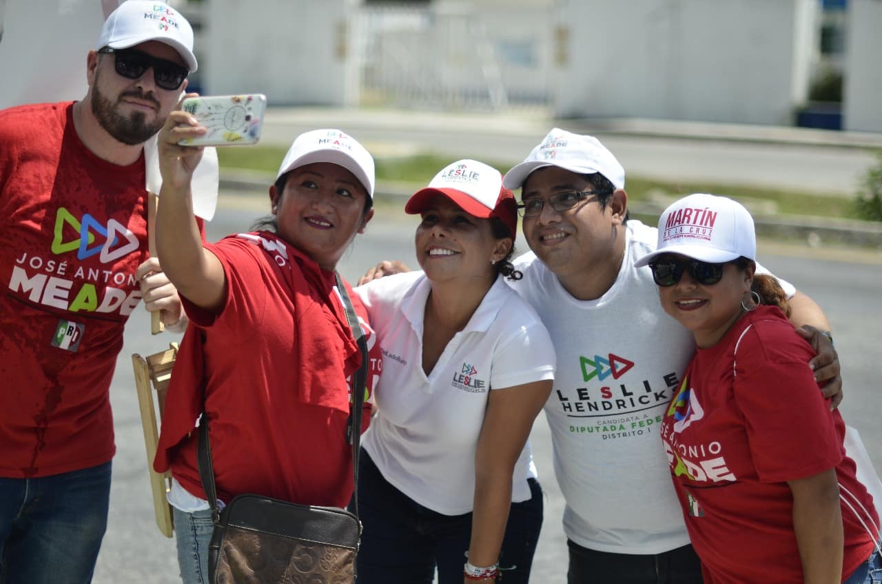 Fortalece Leslie Hendricks sus lazos con los ciudadanos