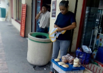 Relegadas, mujeres trabajadoras se refugian en el comercio informal