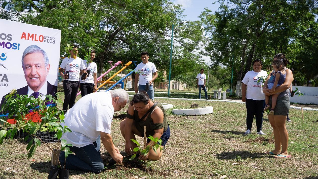 Manuel Valencia Encabeza Brigada De Reforestación En Área Verde De Las Américas II