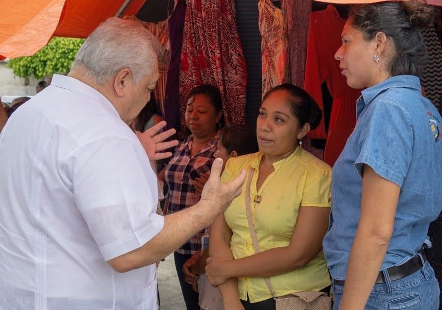 Manuel Valencia Recibe Apoyo De Habitantes De Javier Rojo Gómez