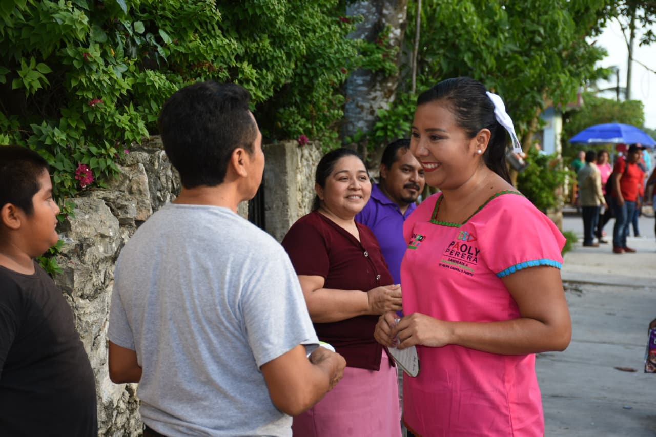 Compromete Paoly respaldo y apoyo a jóvenes que aspiran terminar su carrera profesional