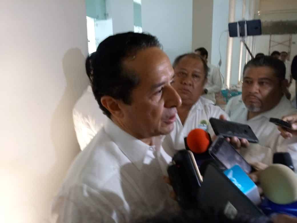 De momento, descarta Carlos Joaquín cambios en el Gabinete Estatal