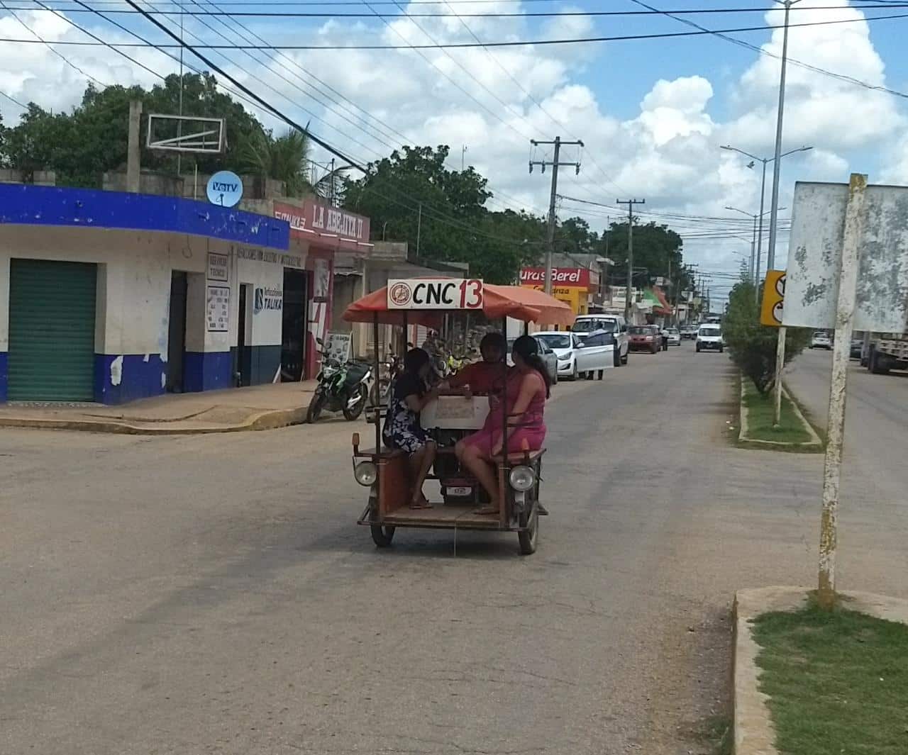 Servicio saturado y poco pasaje servicio moto taxis en José María Morelos