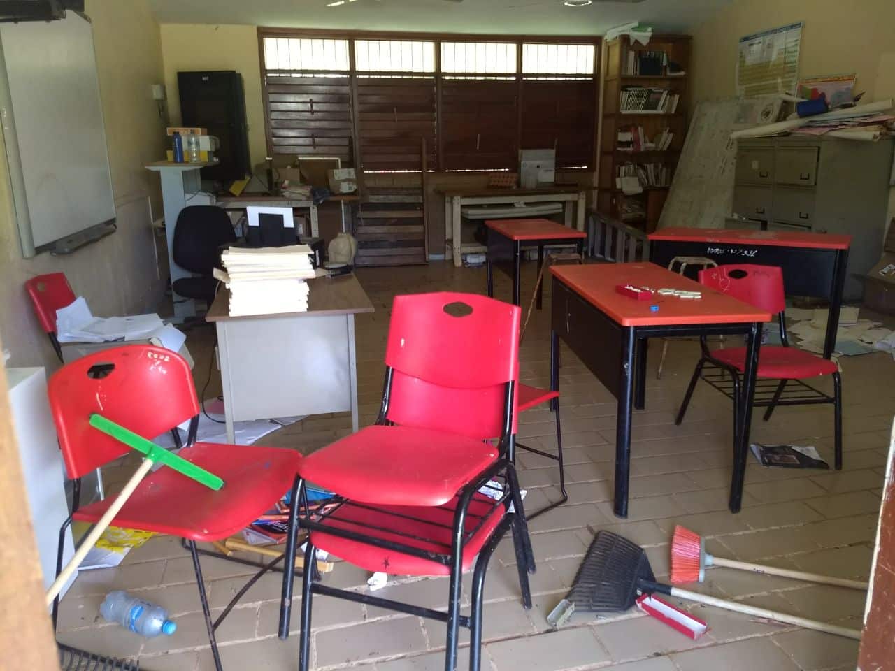 Amantes de lo ajeno visitaron la escuela telesecundaria en la comunidad de San Diego