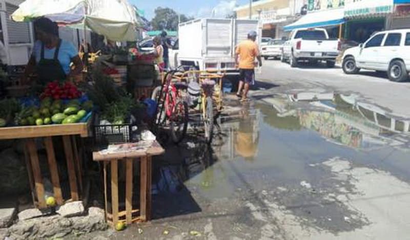 Chetumal con rebosamiento de aguas negras