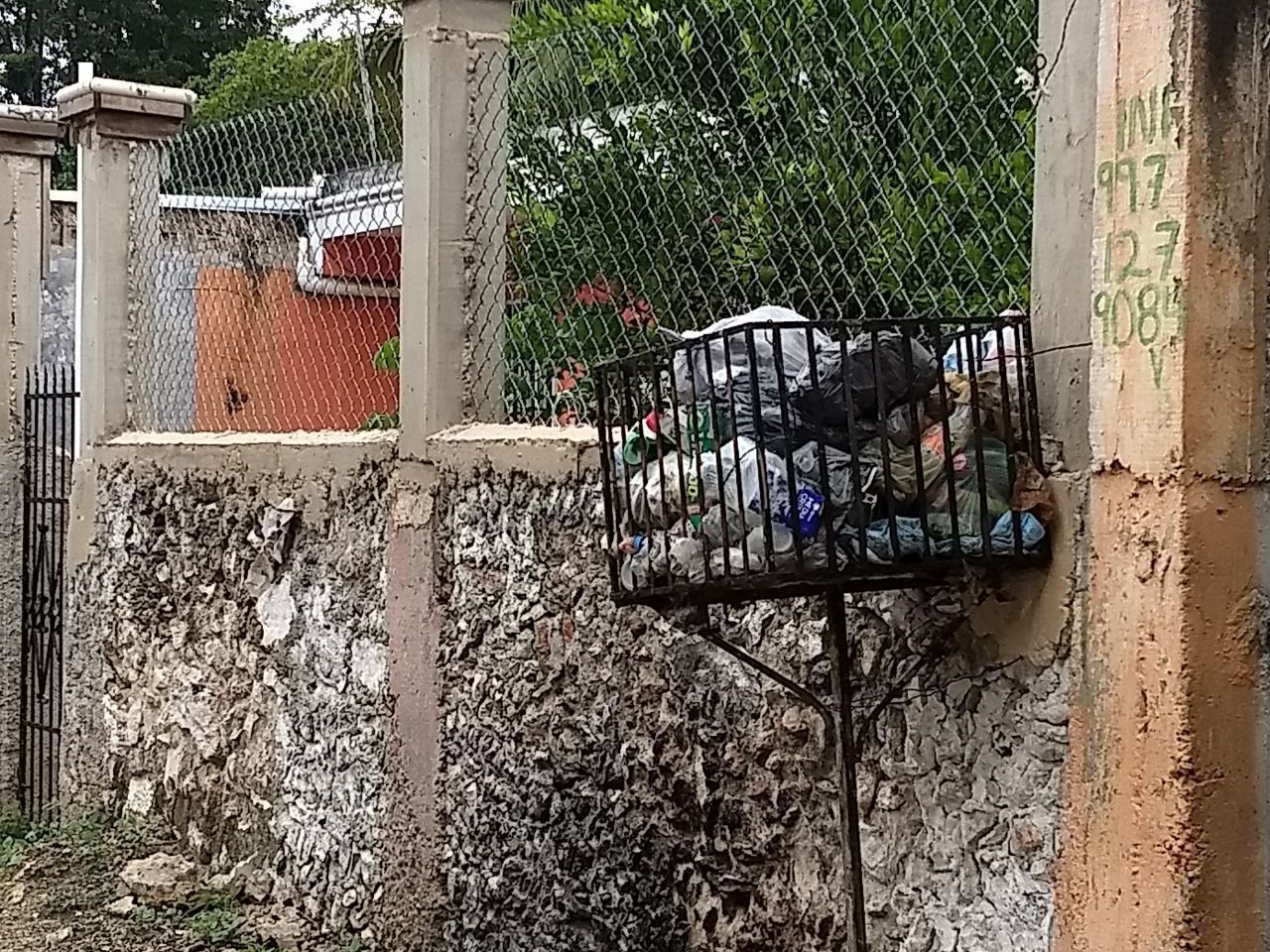 Vecinos inconformes con la recoja de basura en José María Morelos