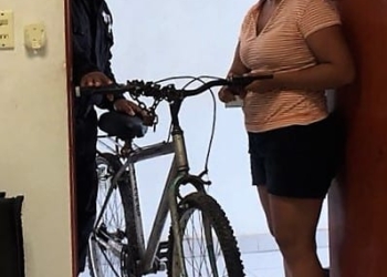 Gracias a policías recupera su bicicleta