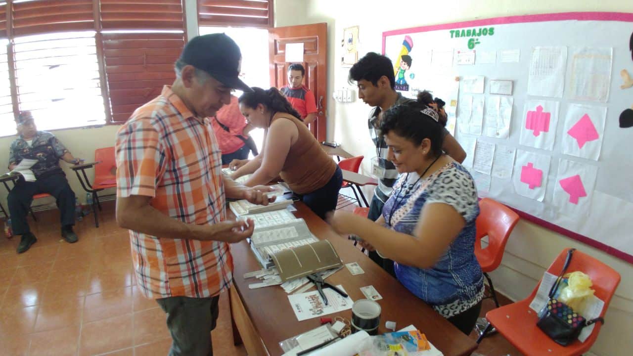 Vota alcalde morelense, José Baladez Chi