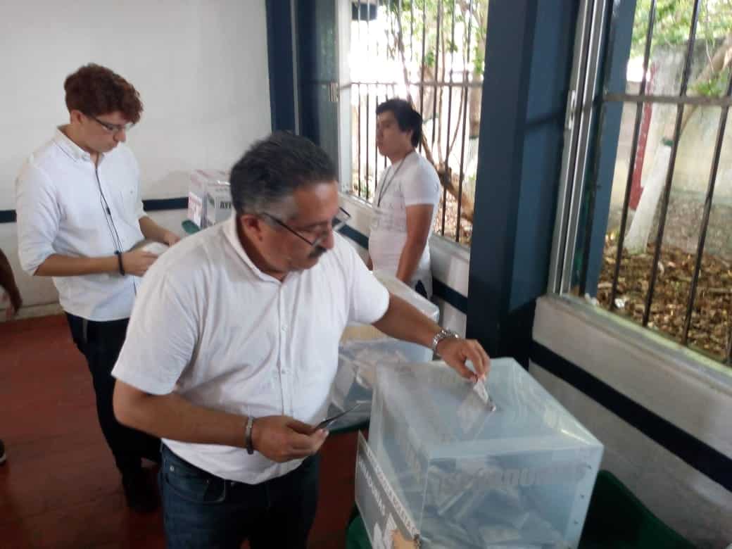 Vota el candidato a la presidencia de Valladolid, Leonel Escalante