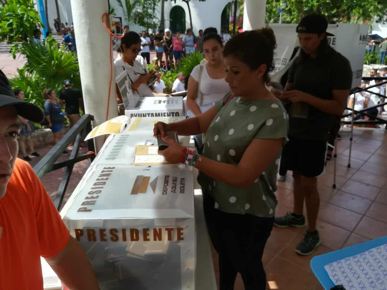 Celebra Leslie Hendricks gran participación ciudadana en jornada electoral
