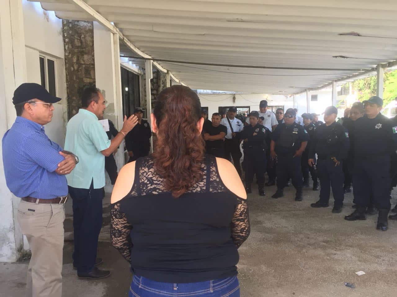Se manifiestan policías municipales de Felipe Carrillo Puerto