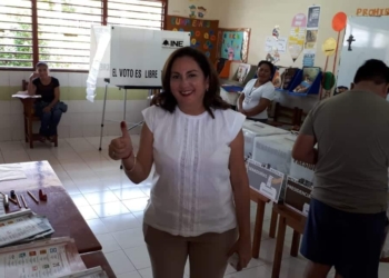 Vota Mayté Moisés, candidata a diputada por el D-XI de Yucatán