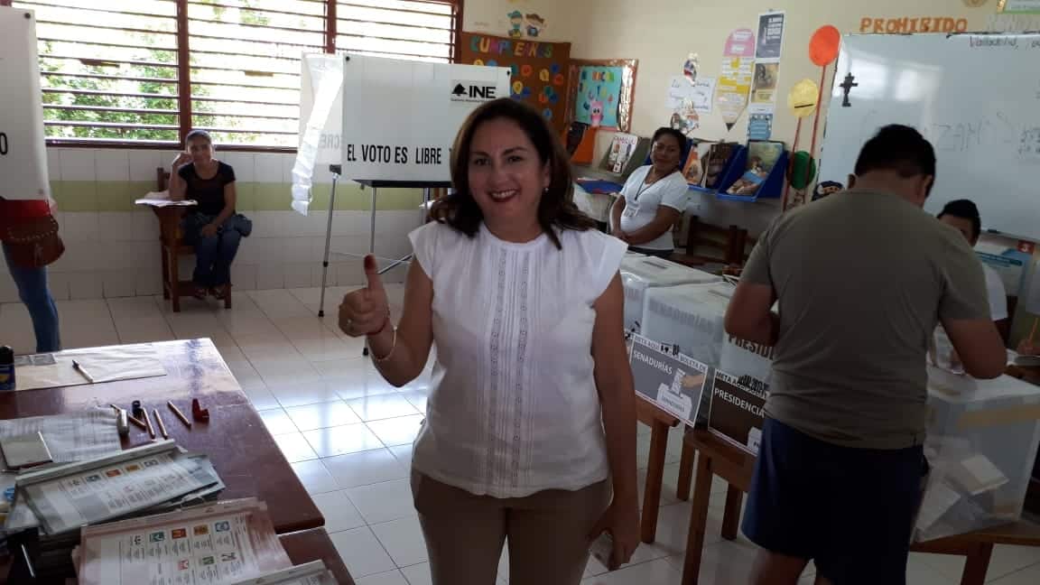 Vota Mayté Moisés, candidata a diputada por el D-XI de Yucatán