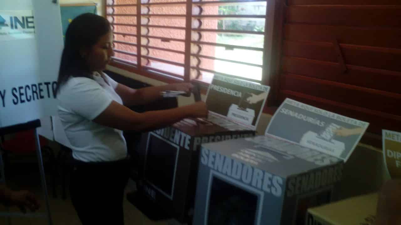Paoly Perera acude a votar en Felipe Carrillo Puerto
