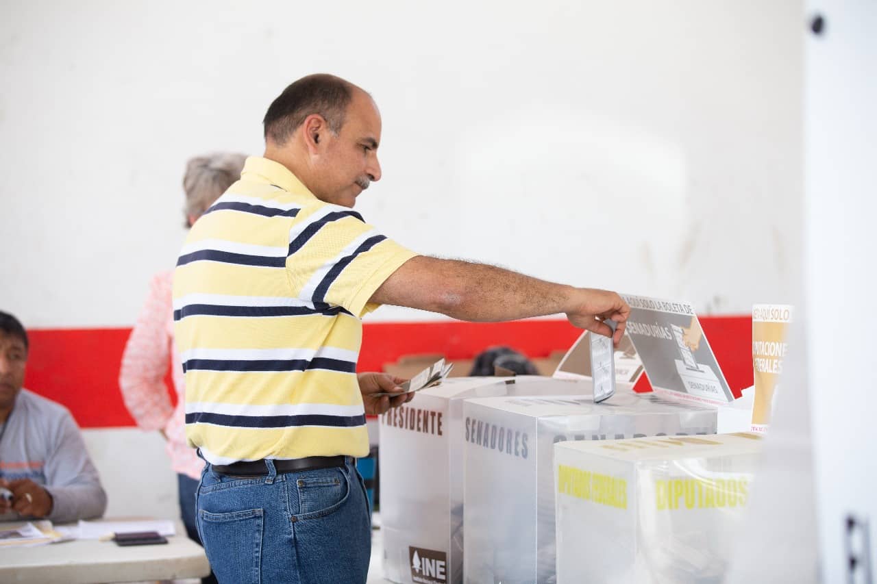 Empresario tulumnense vota y pide una elección pacífica