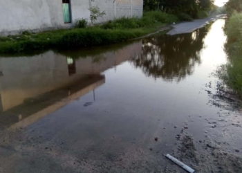 Reboza desagüe en Fraccionamiento Caribe