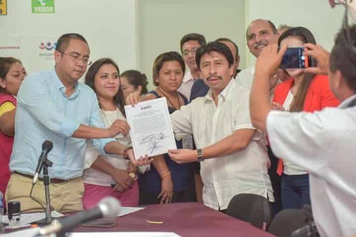 Víctor Mas recibe constancia de mayoría como presidente municipal de Tulum
