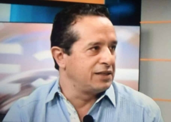 Ya inició instalación de vallas antisargazo: Carlos Joaquín