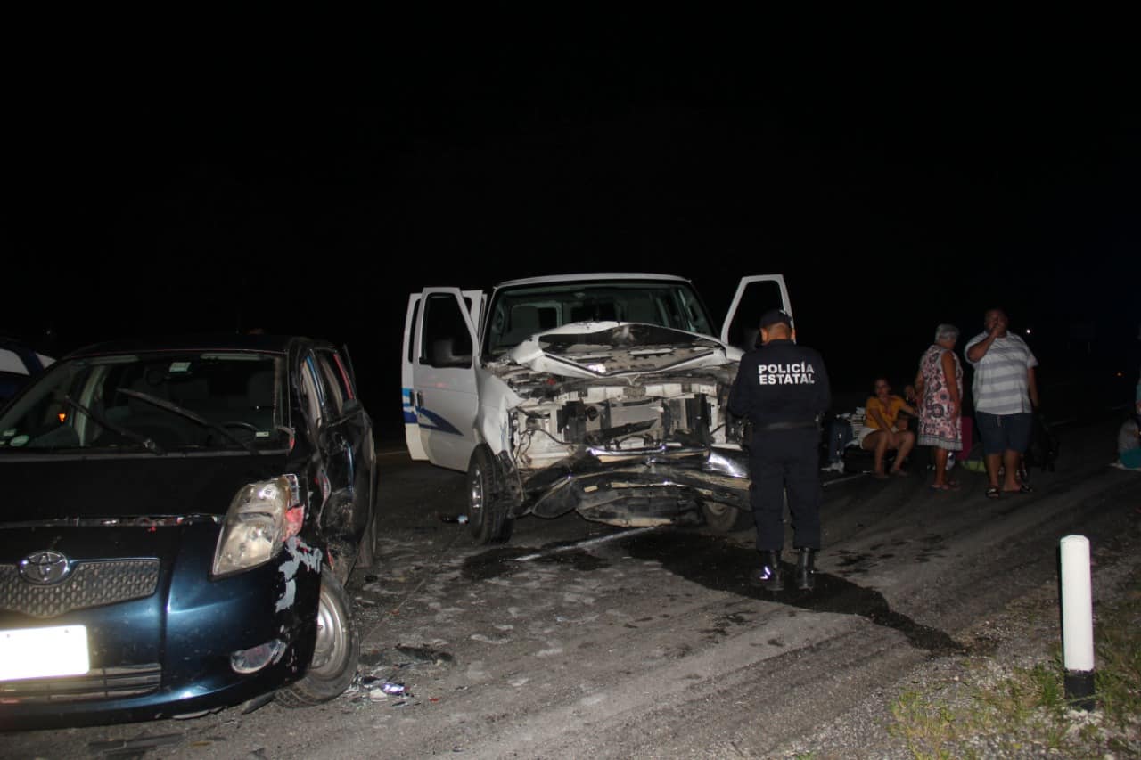 Cuatro lesionados en accidente carretero en el entronque Noh Bec