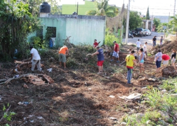Vecinos se ponen manos a la obra