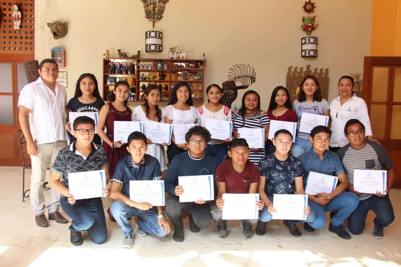 Impulso Universitario entrega becas