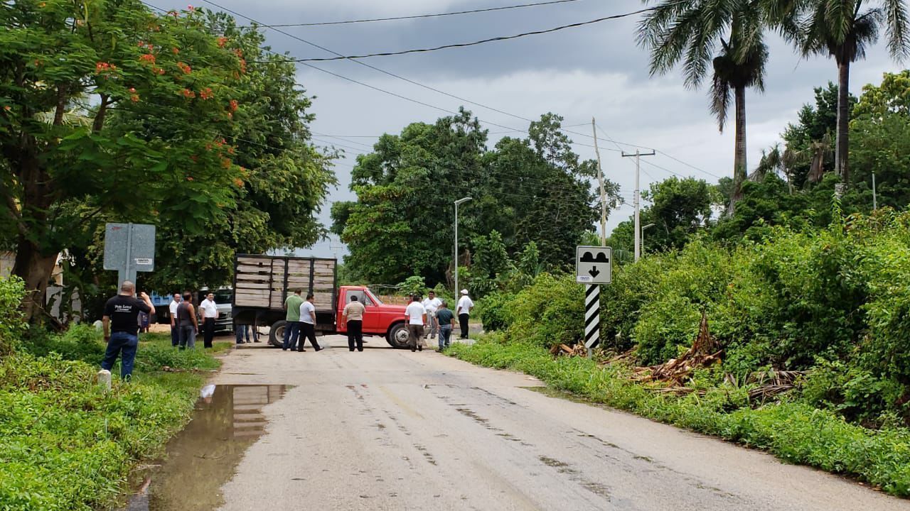 UNTRAC bloquea la entrada a Tihosuco