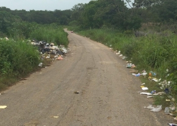Campesinos se quejan que les están arrojando los desechos en áreas de producción