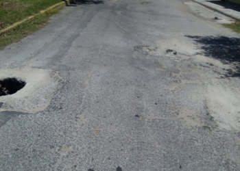 Vecinos de la colonia Barrio Bravo denuncian graves hundimientos de calles y viviendas