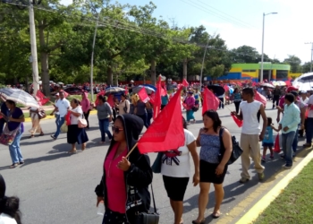 Marcha antorchistas  en Chetumal