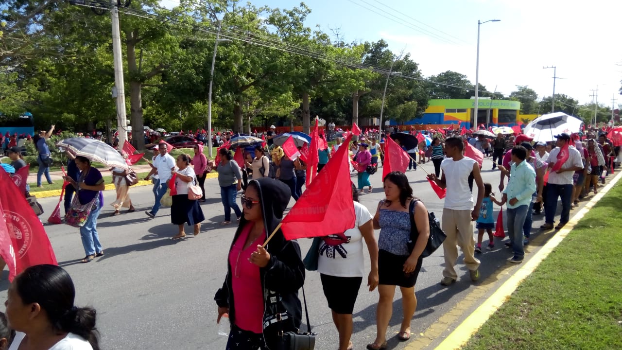 Marcha antorchistas  en Chetumal