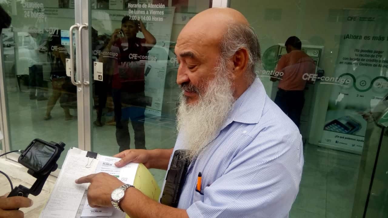 Por no dar para los refrescos la CFE lo deja sin energía eléctrica