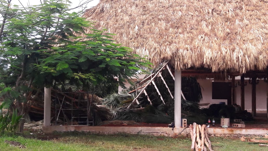 Colapso de palapa deja tres heridos en Morelos
