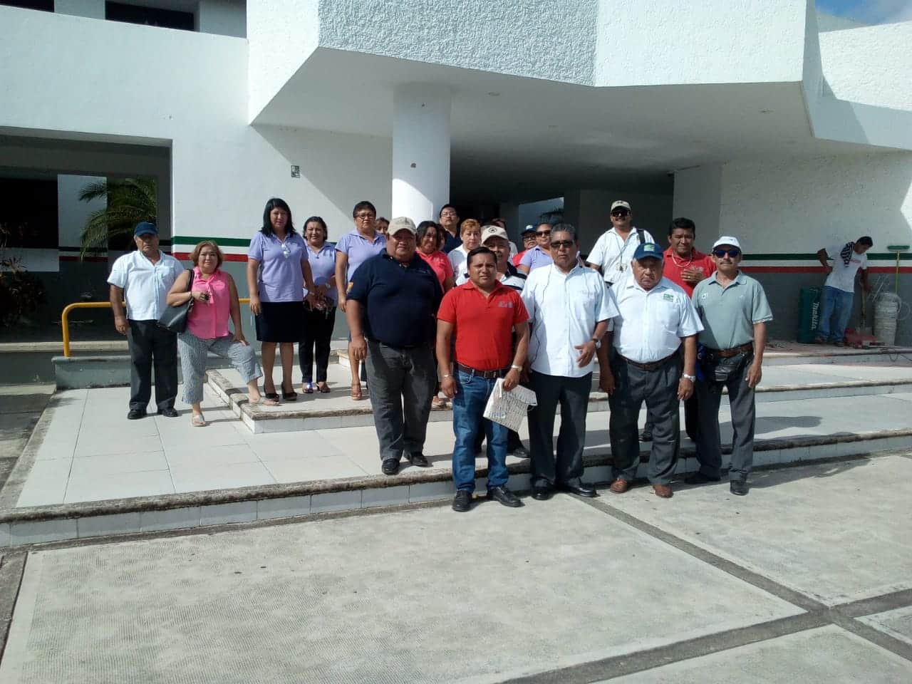 Trabajadores de la SCT amagan con realizar paro total de labores