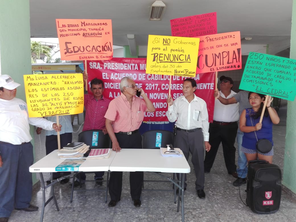 Regidor exige entrega de paquetes escolares autorizados por el cabildo capitalino