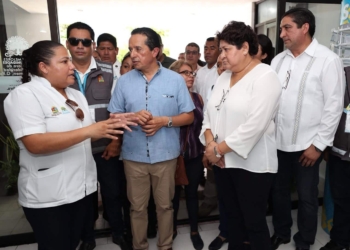 Realiza Carlos Joaquín recorrido por el Hospital General de Playa del Carmen