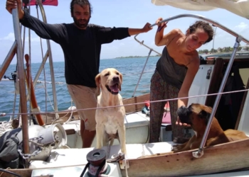 Marina  rescata a dos personas extranjeras en inmediaciones de Mahahual