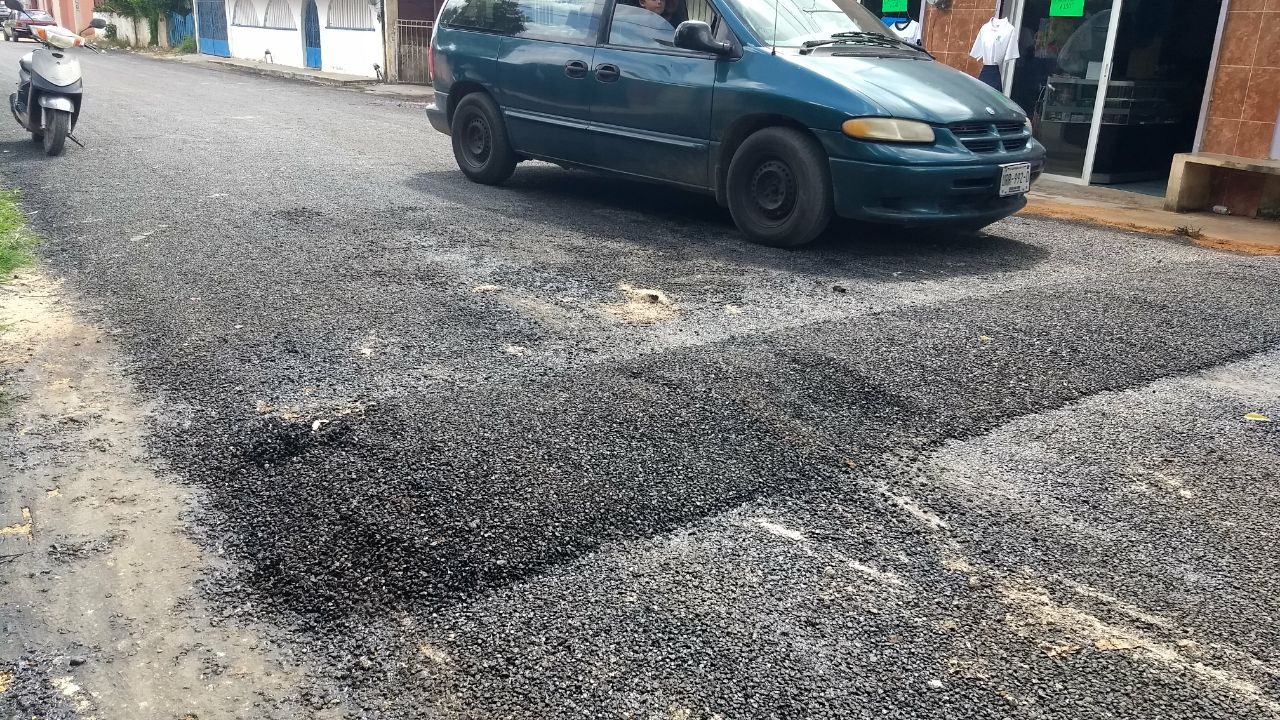 Topes improvisados causan malestar en Morelenses