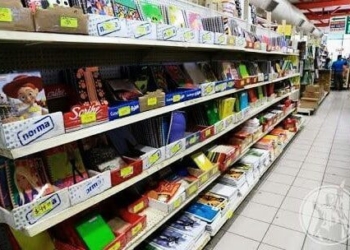 Padres de Familia comienzan a surtir lista de útiles escolares