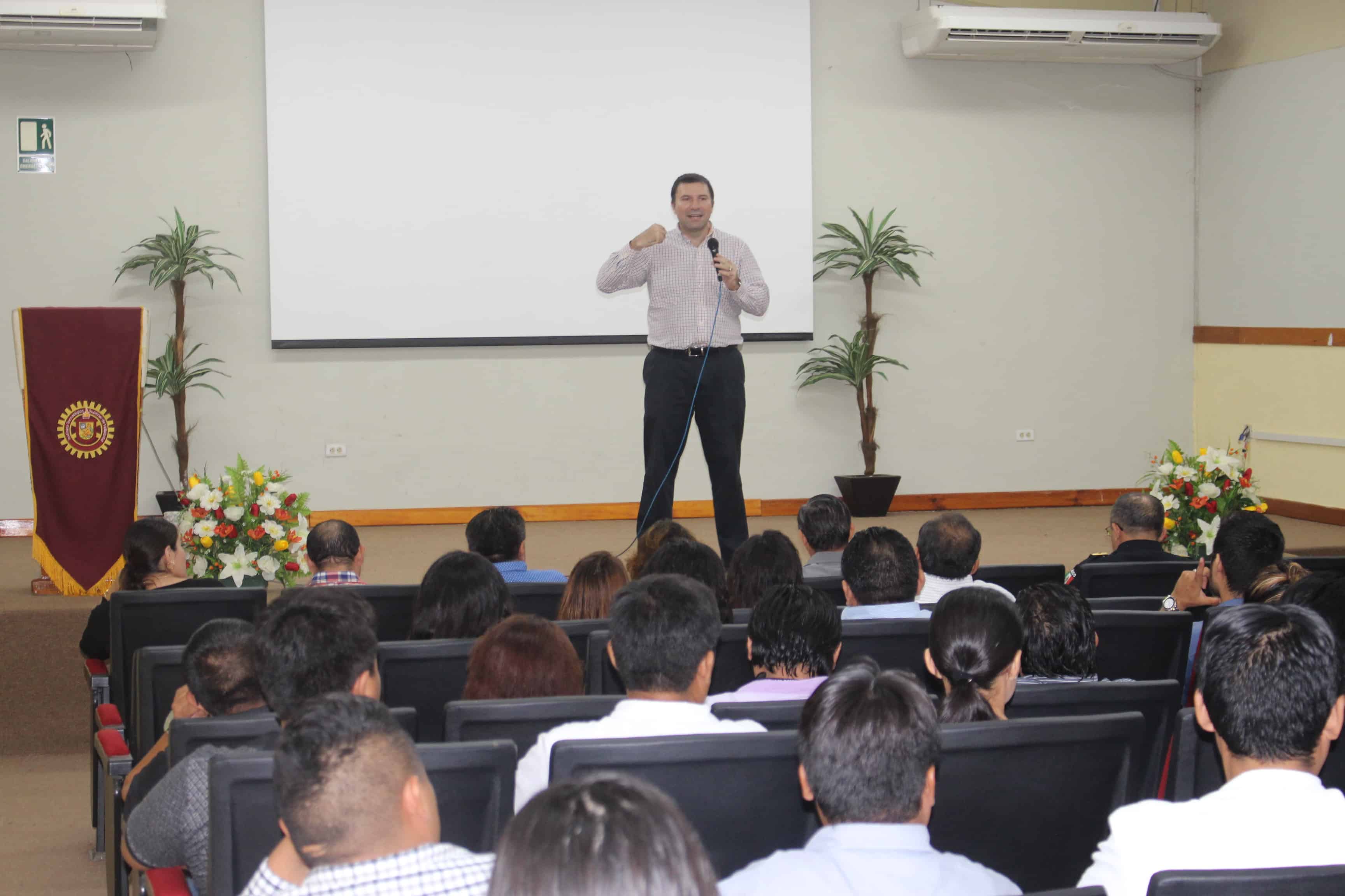 Magistral conferencia, con la participación de más de 60 personas de municipios del Oriente
