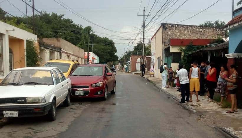 Pavimento mojado o ataque de tos; se endeuda por choque