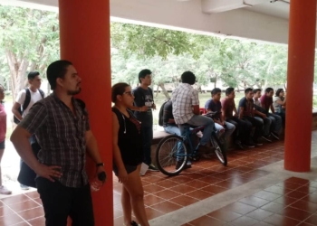 Estudiantes de la UQROO denuncia hostigamientos para pagar la totalidad de la colegiatura
